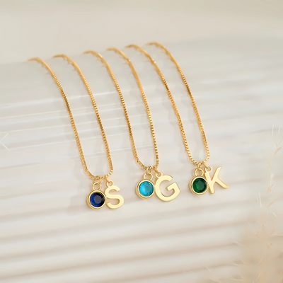 Birthstone Initial Necklace - Draag je kinderen altijd dichtbij je